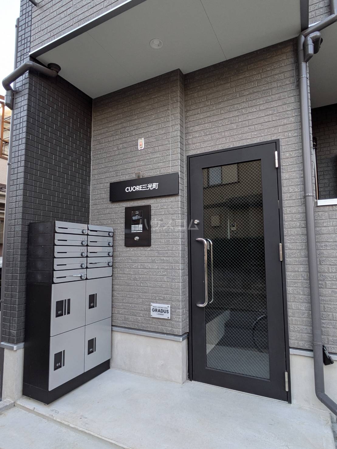 26/30 エントランス