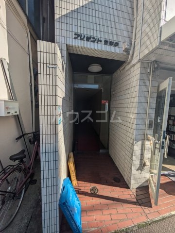 18/19 エントランス