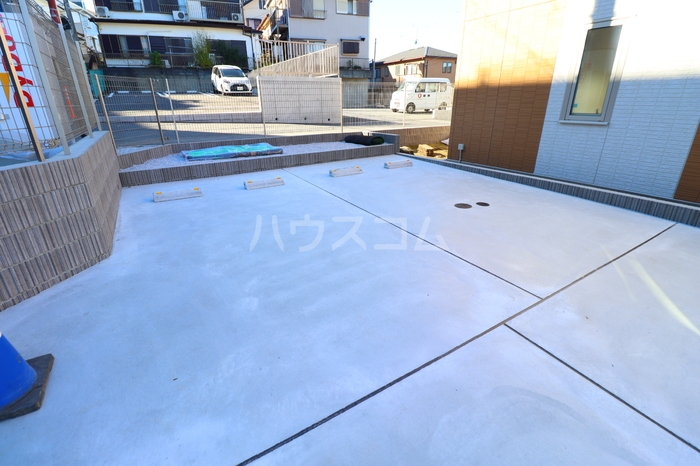 27/30 駐車場