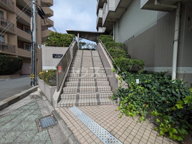 28/30 エントランス