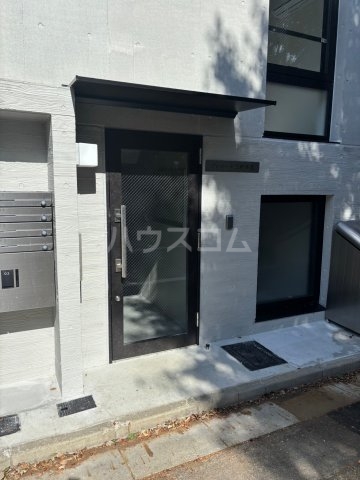 27/30 エントランス