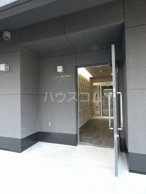 20/30 エントランス