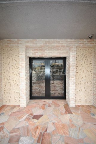 28/30 エントランス