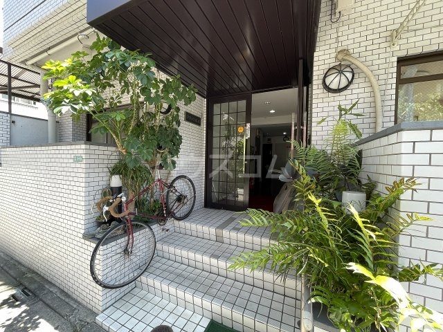 21/25 エントランス