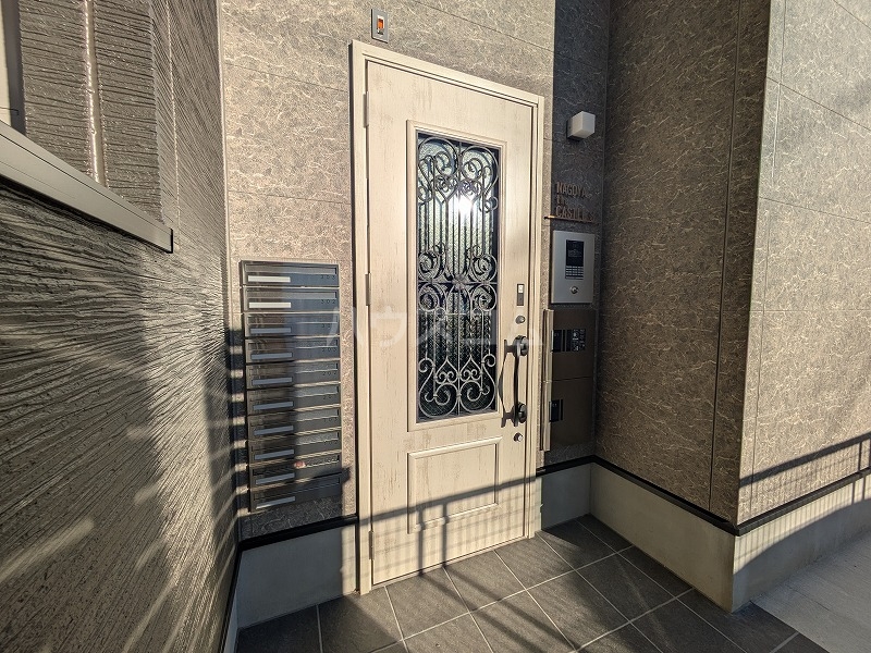 17/19 エントランス