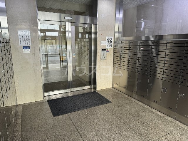 21/30 エントランス