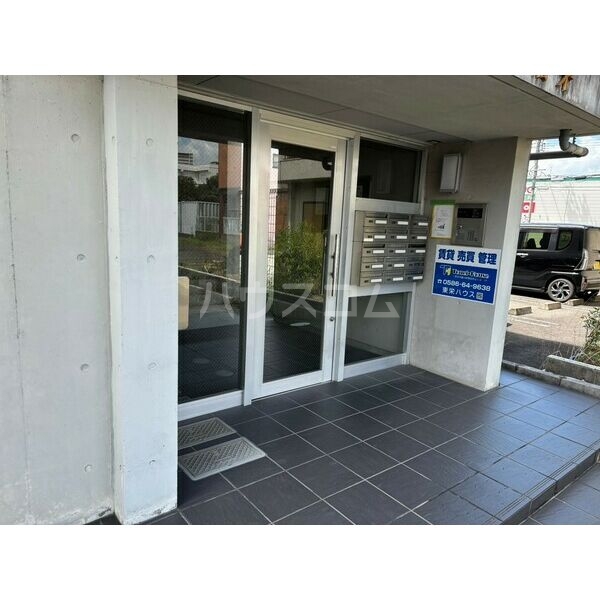 18/24 エントランス