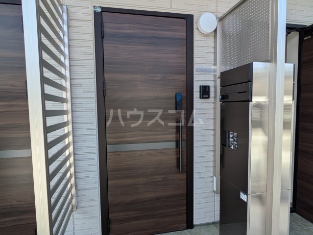 22/28 エントランス