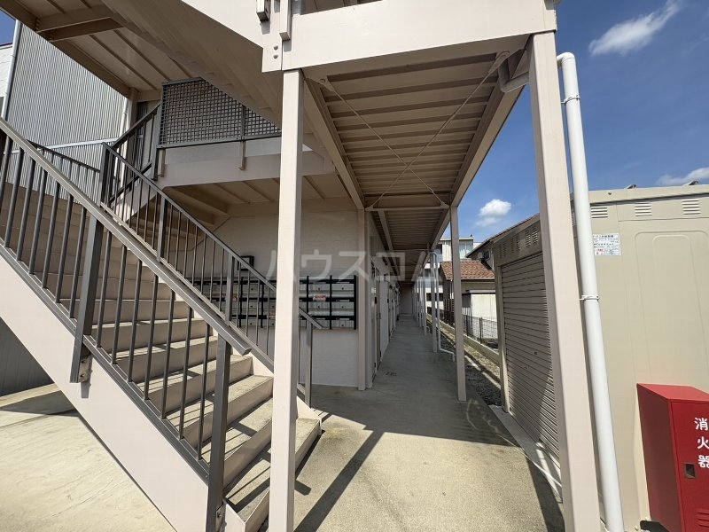 19/27 エントランス