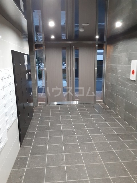 25/27 エントランス