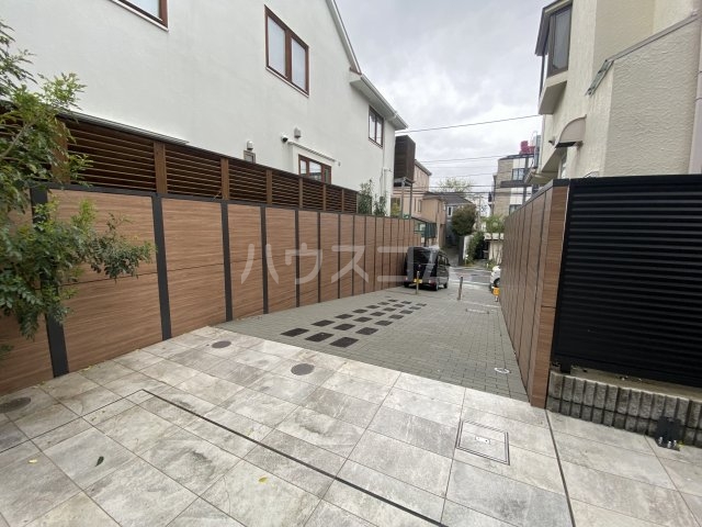 21/25 エントランス