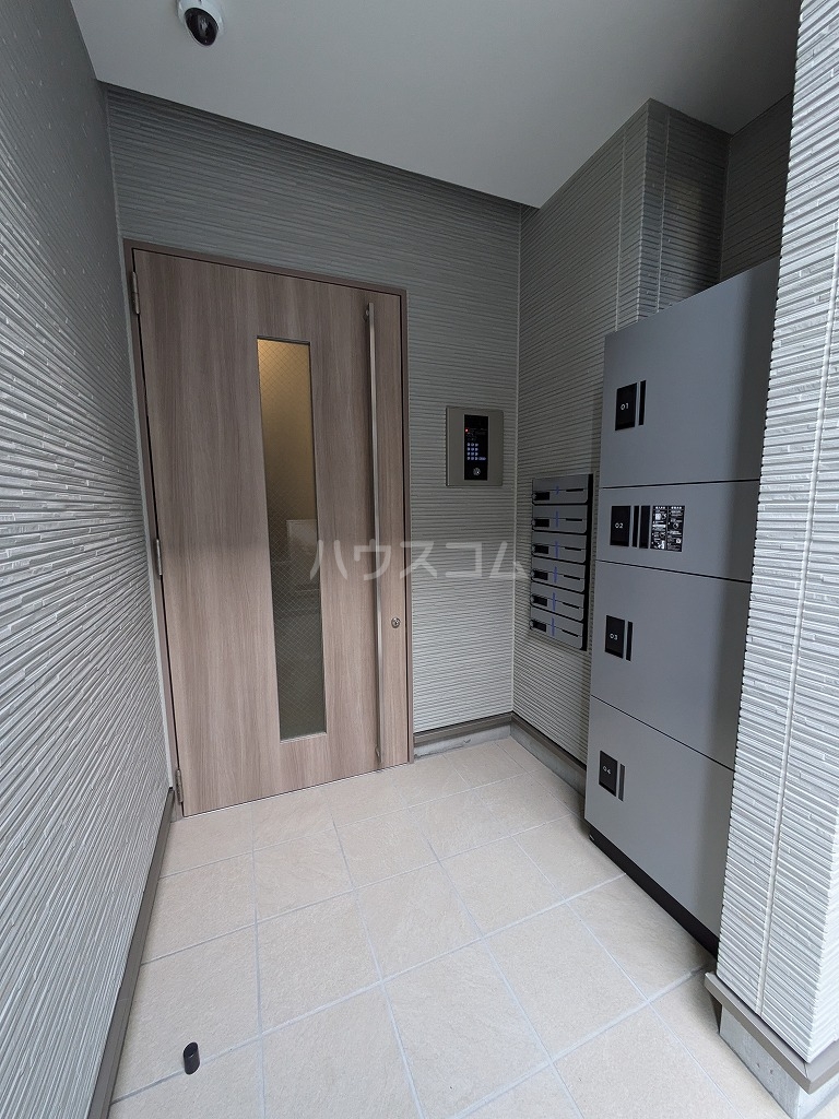 27/29 エントランス