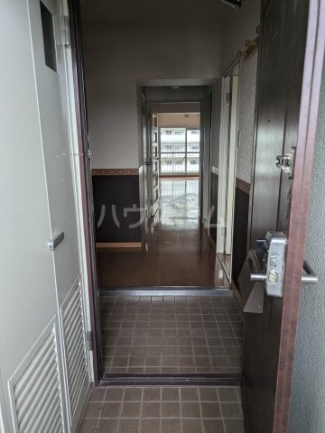 26/29 エントランス