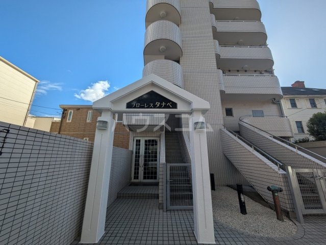 26/29 エントランス