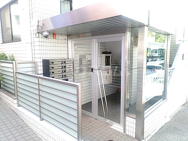 28/30 エントランス