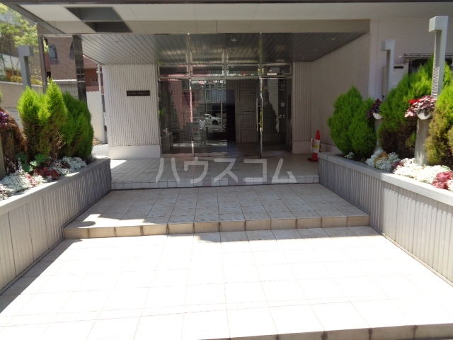 22/30 エントランス