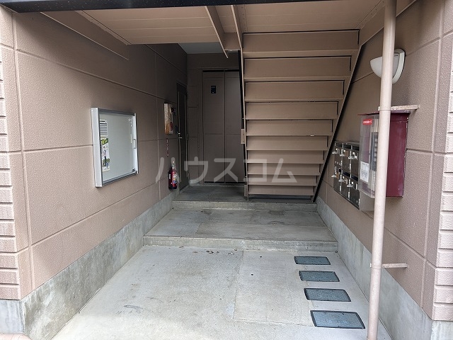 25/30 エントランス