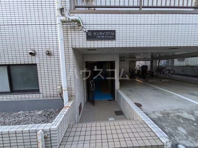 21/30 エントランス