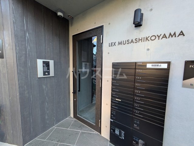 28/30 エントランス