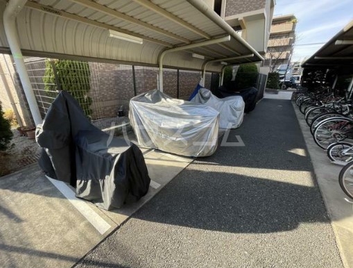 23/27 駐車場
