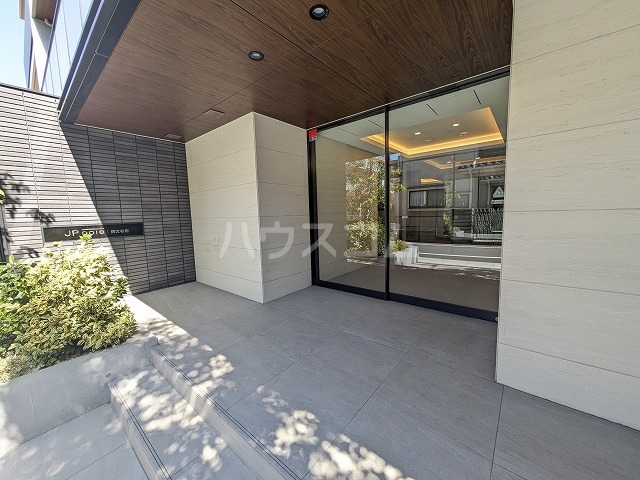 24/30 エントランス