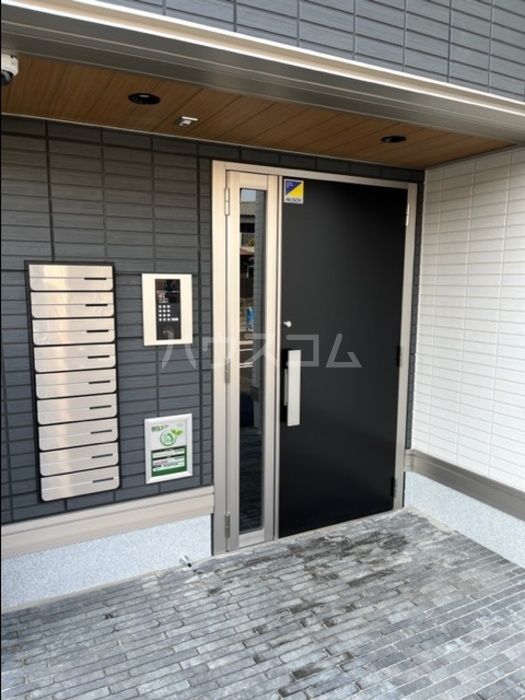 24/30 エントランス