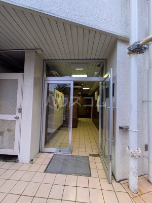 23/29 エントランス