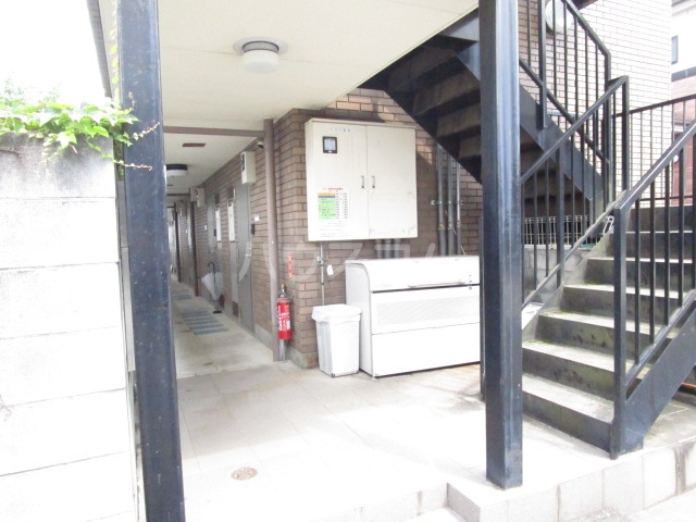 23/30 エントランス