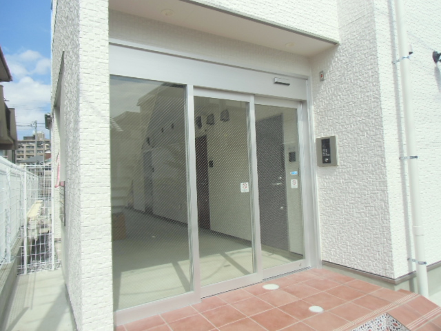 23/30 エントランス