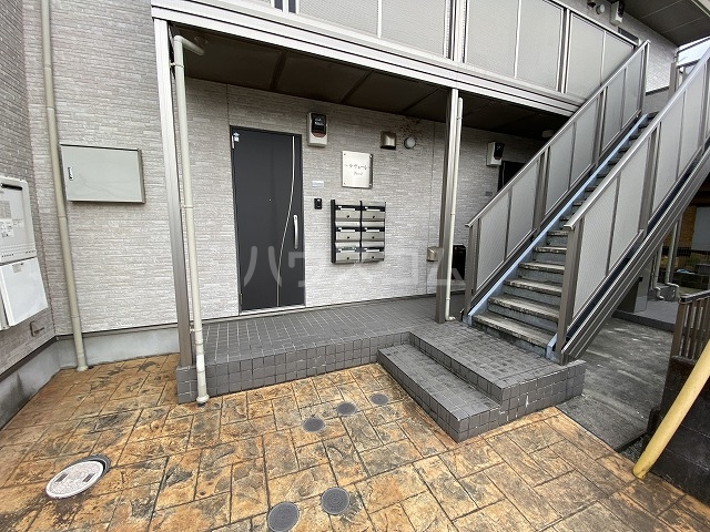 28/30 エントランス