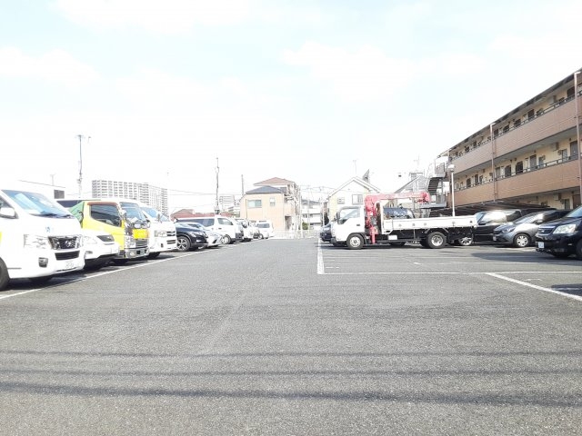 22/26 駐車場