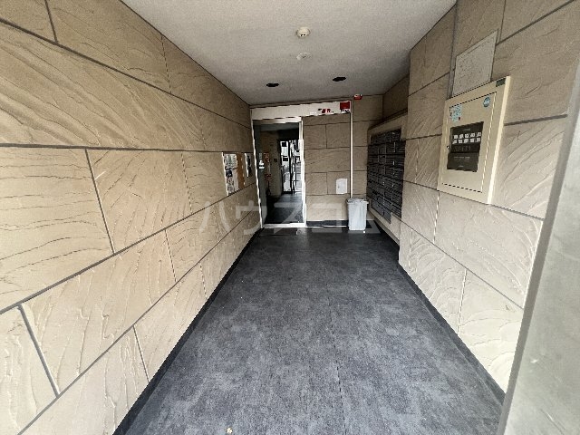 28/30 エントランス