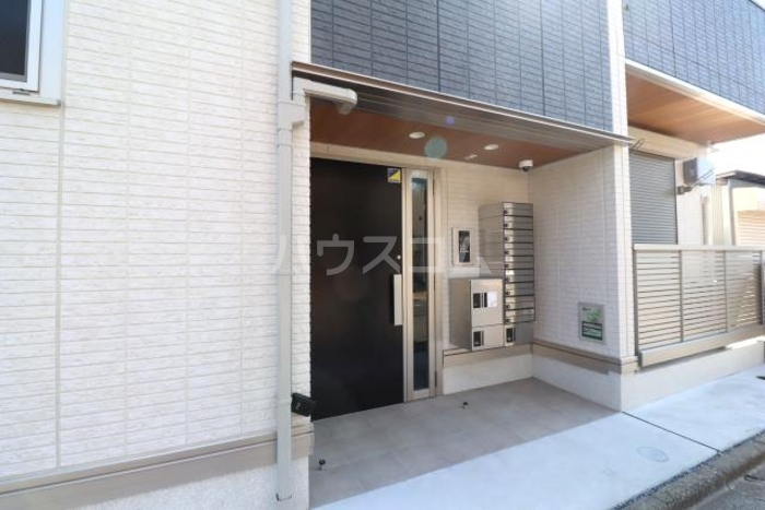 16/23 エントランス