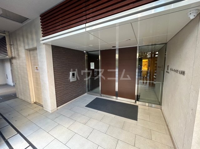 24/30 エントランス