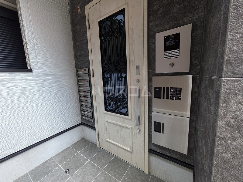 18/26 エントランス