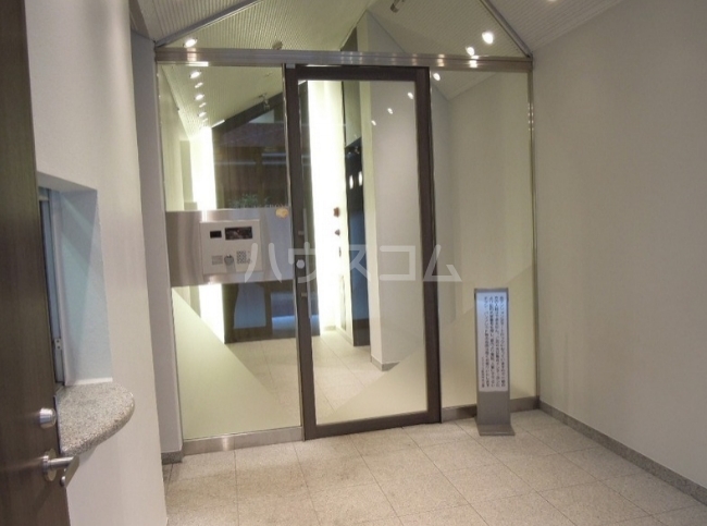 17/27 エントランス