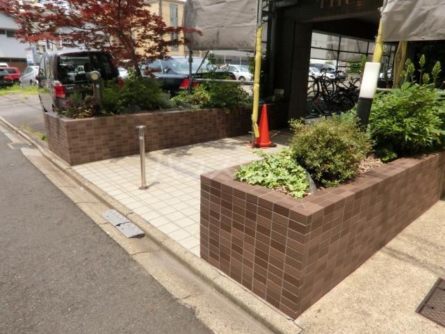 21/30 エントランス