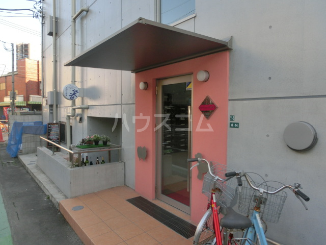 28/30 エントランス