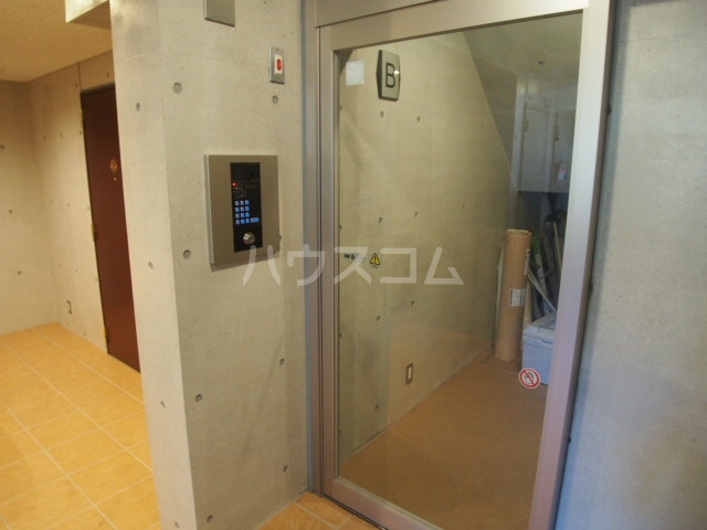 17/27 エントランス