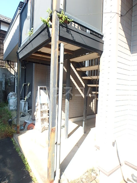 27/30 エントランス