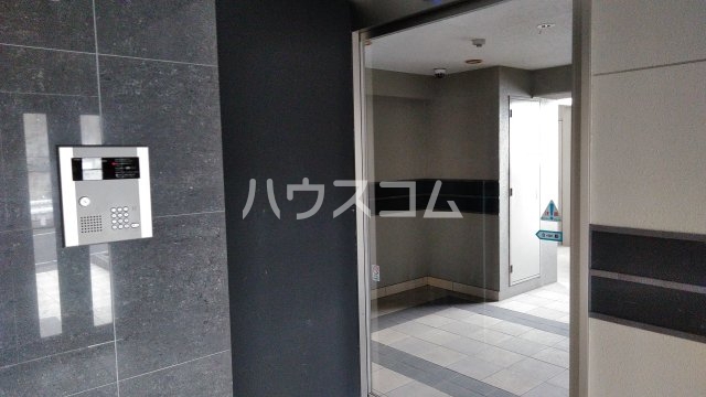 21/30 エントランス