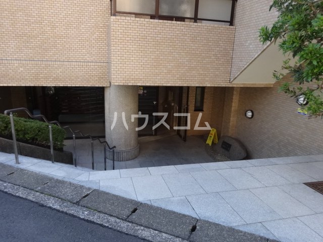 21/30 エントランス