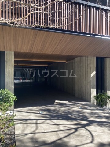 19/30 エントランス