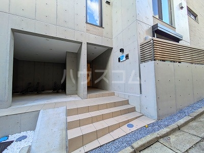 21/28 エントランス