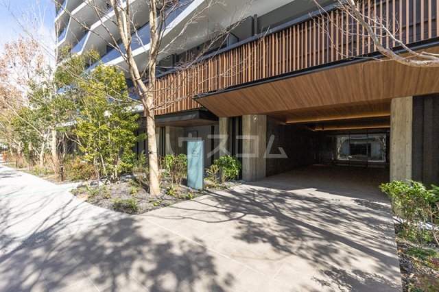 13/23 エントランス