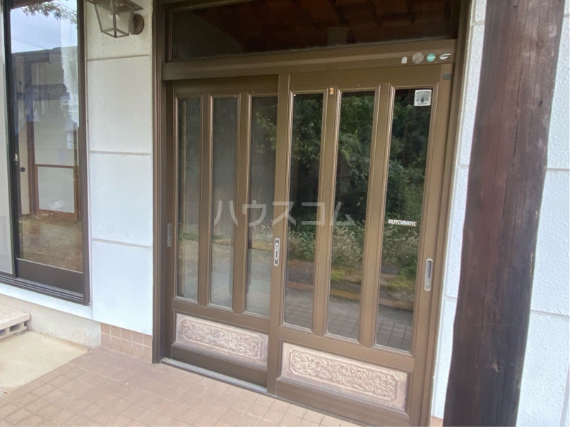 27/30 エントランス