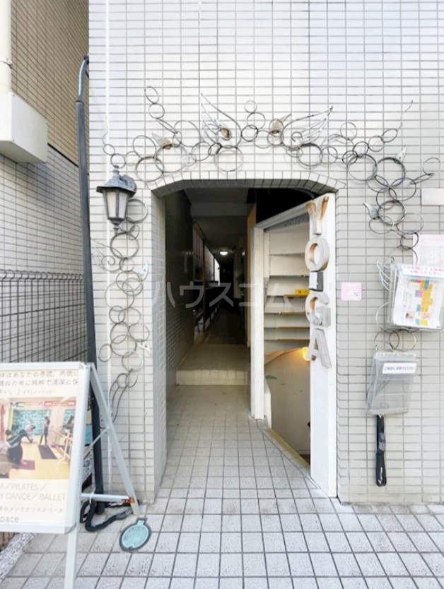 2/4 エントランス