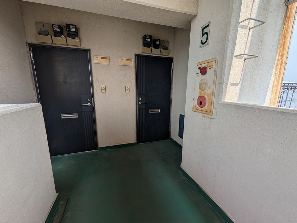 21/26 エントランス