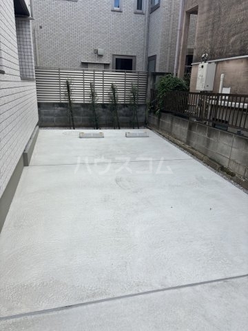 27/30 駐車場