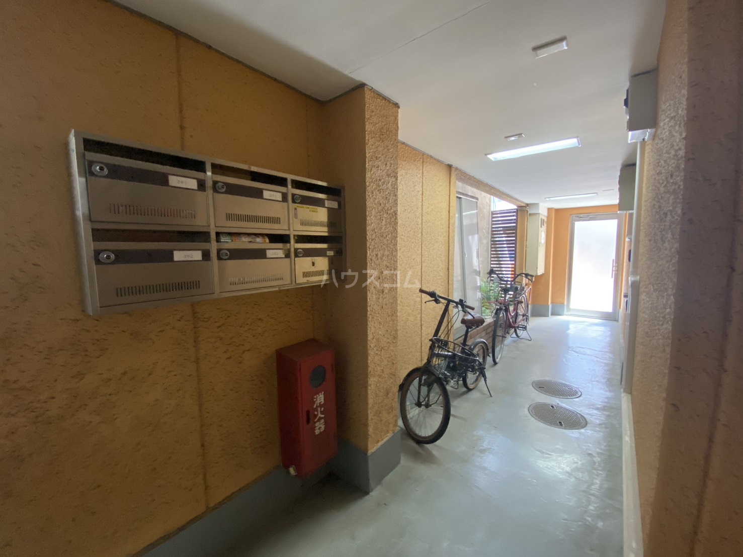 25/30 エントランス